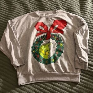 🎄 The Grinch Christmas Wreath Crewneck Sweatshirt – Size L 🎄